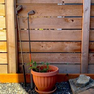 2 gently used ladies RH golf clubs!